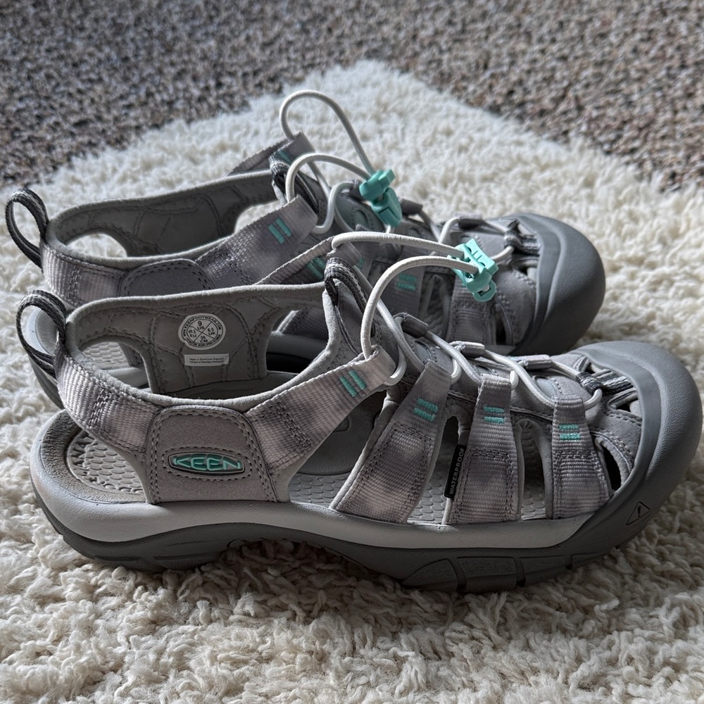 Keen Newport H2 Gray Outdoor Closed-Toe Sandals with Mint Details - Picture 2 of 8